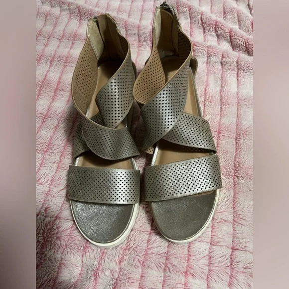 Ladies sz 10 sandals - Picture 1 of 7